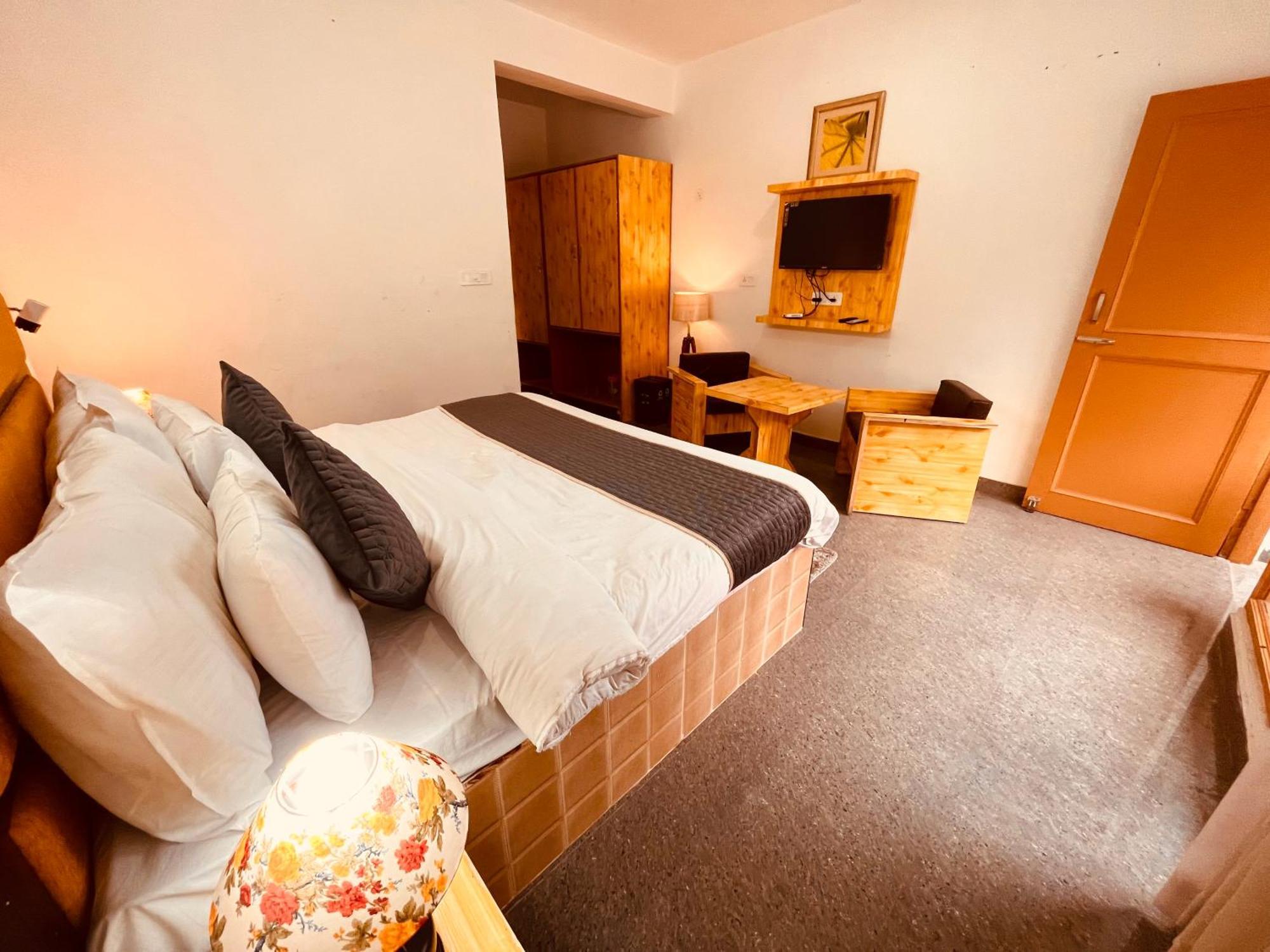 Himalayan Hill Queen Resort, Manali M98160-43400 Dış mekan fotoğraf